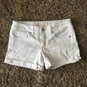AEO white shorts